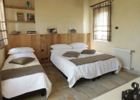 Olimagio Farm Stay with animals and 25m pool, beach at cycling distance 5