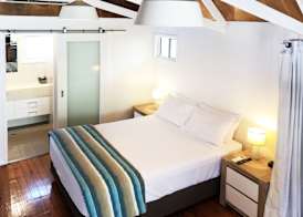 Airlie Beach Magnums - Adults Only 3