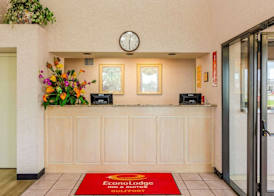 Econo Lodge Inn & Suites Gulfport Airport 3