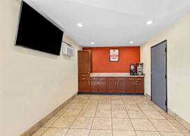 Econo Lodge Akron Copley Northwest 3