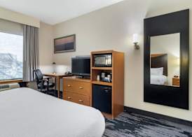 Fairfield Inn & Suites by Marriott Commerce 4