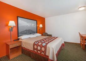 Super 8 by Wyndham Cloverdale Wine Country 4