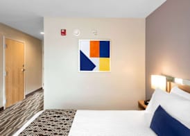 Microtel Inn & Suites by Wyndham Farmington 4