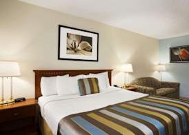 Days Inn by Wyndham Middletown 5
