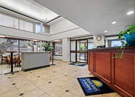 Days Inn by Wyndham Utica 2