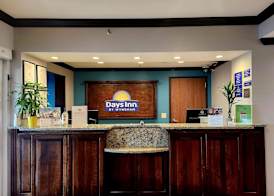 Days Inn by Wyndham Baton Rouge I-10 2