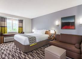 Microtel Inn & Suites by Wyndham New Martinsville 2