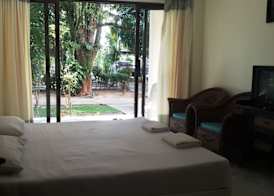 Jinta Hotel Nathon Beach 4