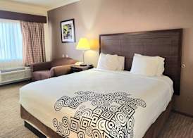 Days Inn by Wyndham Navasota 5