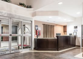 Days Inn & Suites by Wyndham Dallas 4