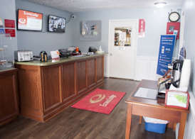 Econo Lodge Inn & Suites Sandusky South 3