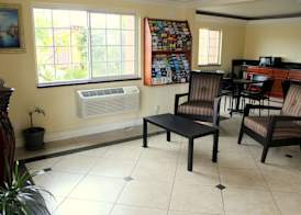 Orange Show Inn 3