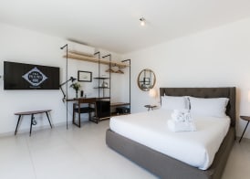 Two Pillows Boutique Hostel 5
