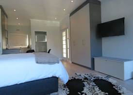 Cosy Studio, Work & Stay in Gardens 2
