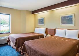 Travelodge by Wyndham Fort Myers Airport 4