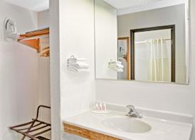 Super 8 by Wyndham Mokena/Frankfort /I-80 3