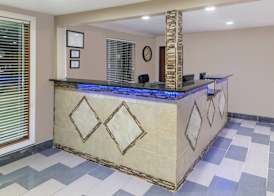 Super 8 by Wyndham Okawville 2