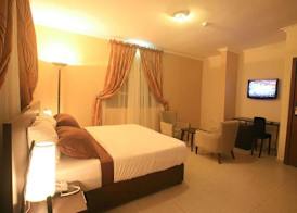Lakeem Suites Adebola 5