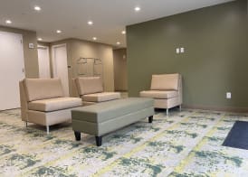 Super 8 by Wyndham Bronx Near Botanical Garden 5