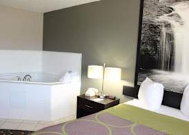 Super 8 by Wyndham Wyoming/Grand Rapids Area 3