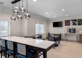Clarion Pointe Mattoon near University 4