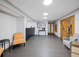 Super 8 by Wyndham Waverly 4