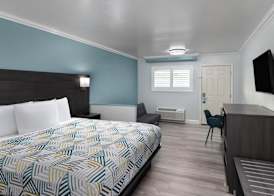 Red Lion Inn & Suites Lemoore 4