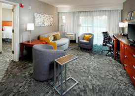Courtyard by Marriott Akron Stow 4