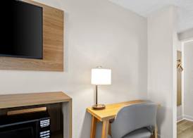 Days Inn by Wyndham Salem 5