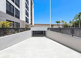 Hampton Inn by Hilton Los Angeles Airport 2