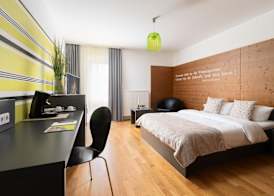 Hotel CampusZwei Komfortable Doppelzimmer & Apartments mit Küche Zentral in Ludwigsburg ideal für Business & Langzeitaufenthalte 24h Check in Kinder bis 14 Jahre übernachten kostenlos 5
