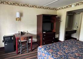 Rodeway Inn Dunmore 5