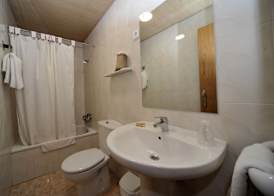 Hostal Vall D'Aneu by Arcas & Sambola 4