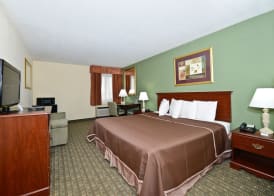 Howard Johnson by Wyndham Newark Airport 5