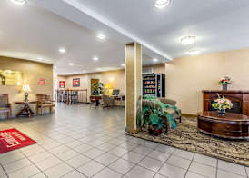 Econo Lodge Inn & Suites Evansville East 2