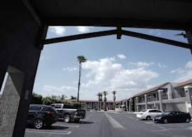Days Inn by Wyndham Hemet 5