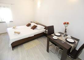 Deluxe MKC Apartments 4