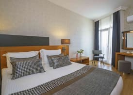 Qinn Hotels 3