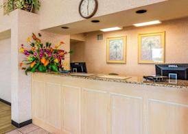 Econo Lodge Inn & Suites Gulfport Airport 2