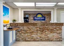 Days Inn by Wyndham Fort Myers Springs Resort 3
