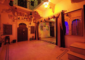 Nukkad Guest House Near Lake Pichola 2