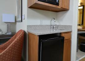 Holiday Inn Express & Suites HIGH POINT SOUTH by IHG 3