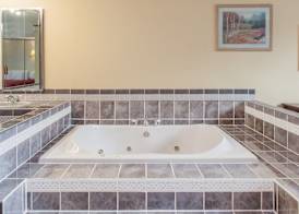 Schenectady Inn & Suites 3