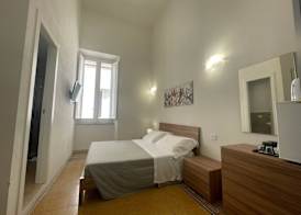 Onlyrooms V - Portside & Train Station 4