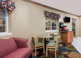 Howard Johnson by Wyndham Lenox 2