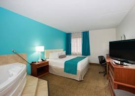 Howard Johnson by Wyndham Evansville East 4