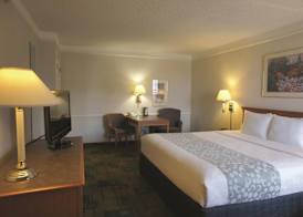 Super 8 by Wyndham Austin South I-35 3