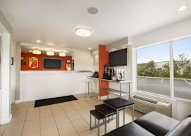 Super 8 by Wyndham Ormond Beach 2