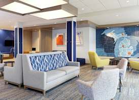 Holiday Inn Express & Suites CHRISTIANSBURG by IHG 4