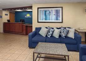 Days Inn by Wyndham Rockford I-90 Walking Distance to Casino 4